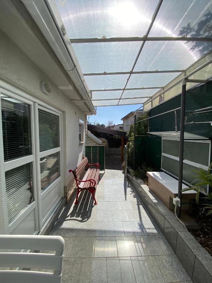 Apartmani Sara Omišalj Exterior foto